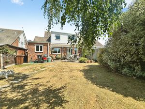 Pyfleet Close - click for photo gallery